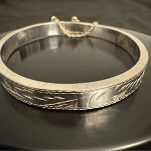 Chic Silver Women's Bracelet